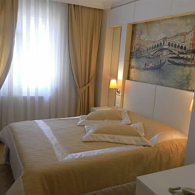 Hotel La White