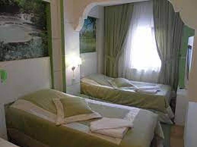 Hotel La White