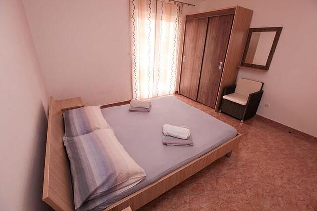 Ezra Suites