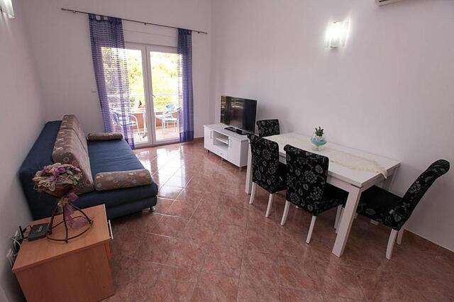 Ezra Suites