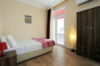 Alsancak City Hostel