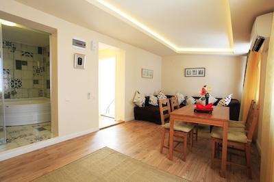Alsancak City Hostel