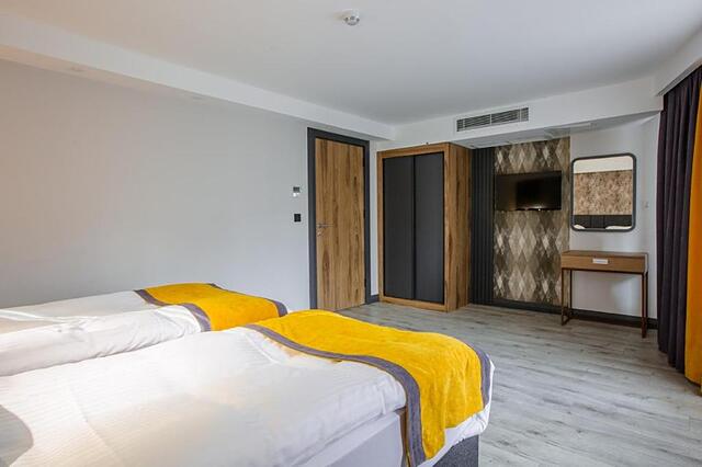 Kayhan Hotel