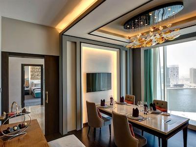 پولمن دبی داون تاون هتل