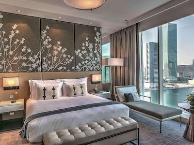 پولمن دبی داون تاون هتل