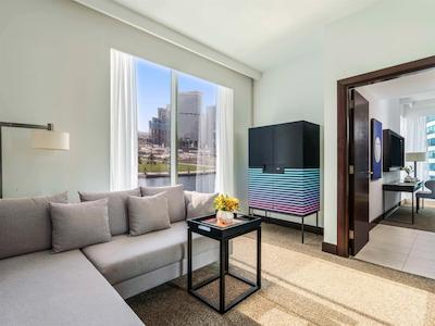 پولمن دبی داون تاون هتل