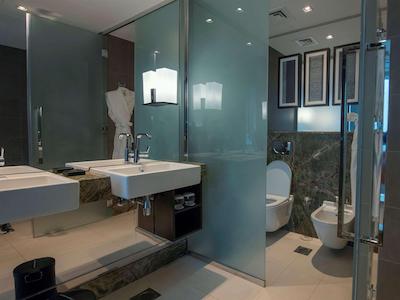 پولمن دبی داون تاون هتل