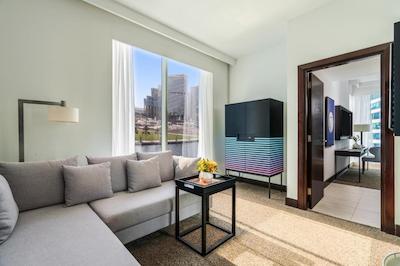 پولمن دبی داون تاون هتل