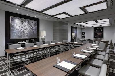 پولمن دبی داون تاون هتل