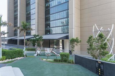 Park Tower by HiGuests Vacation Homes