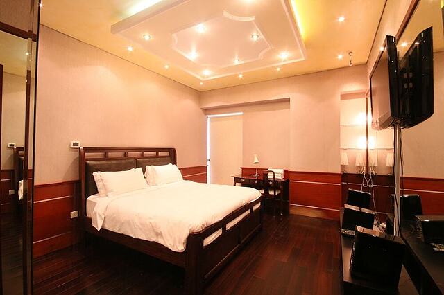 Elan Rimal Suites
