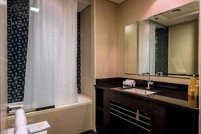 Cayan Tower by Bravoway