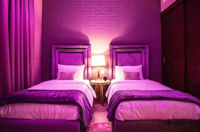 پلیکان استی فول مارینا اند پول ویو