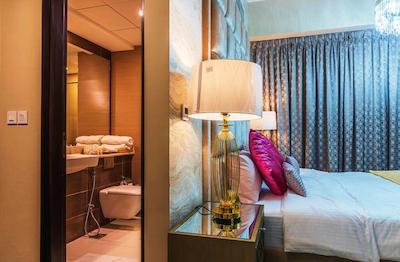 پلیکان استی فول مارینا اند پول ویو