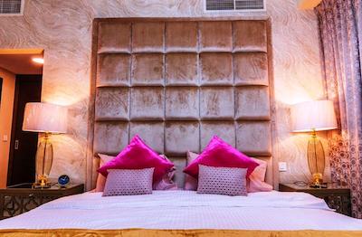 پلیکان استی فول مارینا اند پول ویو