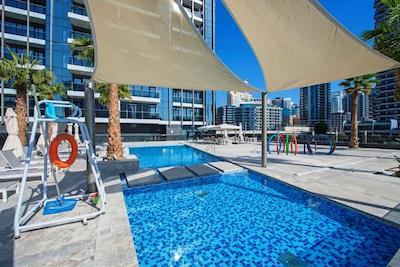 پلیکان استی فول مارینا اند پول ویو