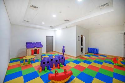 پلیکان استی فول مارینا اند پول ویو