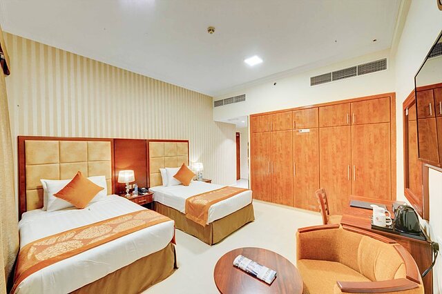 OYO 101 Click Hotel