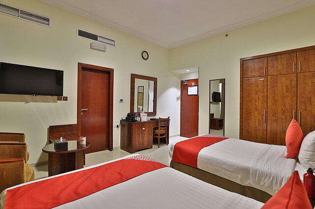 OYO 101 Click Hotel