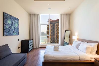 Tiara Ruby by Maison Privee