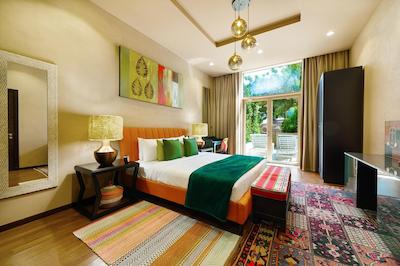 Tiara Ruby by Maison Privee