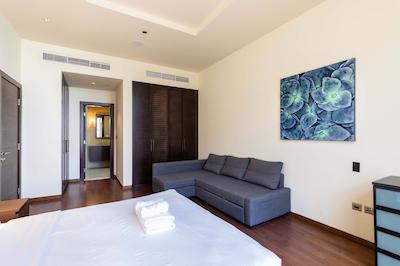 Tiara Ruby by Maison Privee