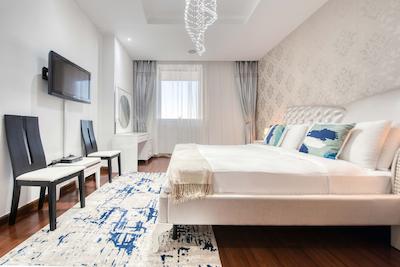 Tiara Ruby by Maison Privee