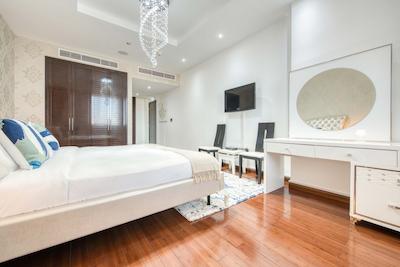 Tiara Ruby by Maison Privee