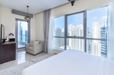 West Tower by Deluxe Holiday Homes