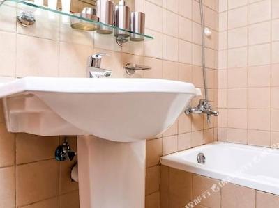 OYO Home 106 Marina City View 1Bhk