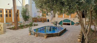 اقامتگا‌ه سنتی بوتیک سرای قجر کاشان