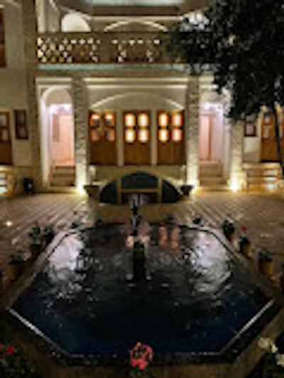 اقامتگا‌ه سنتی بوتیک سرای قجر کاشان