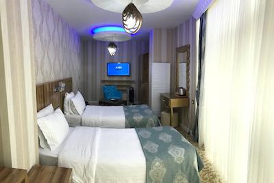 کریستال هتل