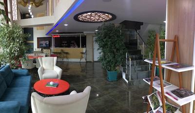 کریستال هتل