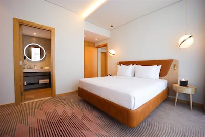 ناوتل جمیرا ویلج ترای انگل