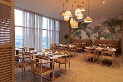 ناوتل جمیرا ویلج ترای انگل