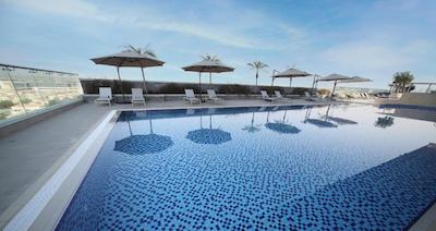 ناوتل جمیرا ویلج ترای انگل