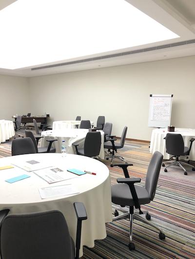 ناوتل جمیرا ویلج ترای انگل