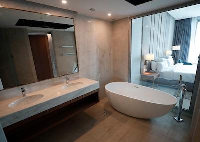 هتل آریا باستان کیش