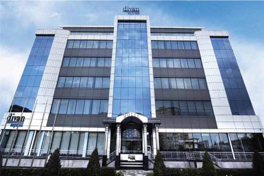 دیوان اکسپرس باکو