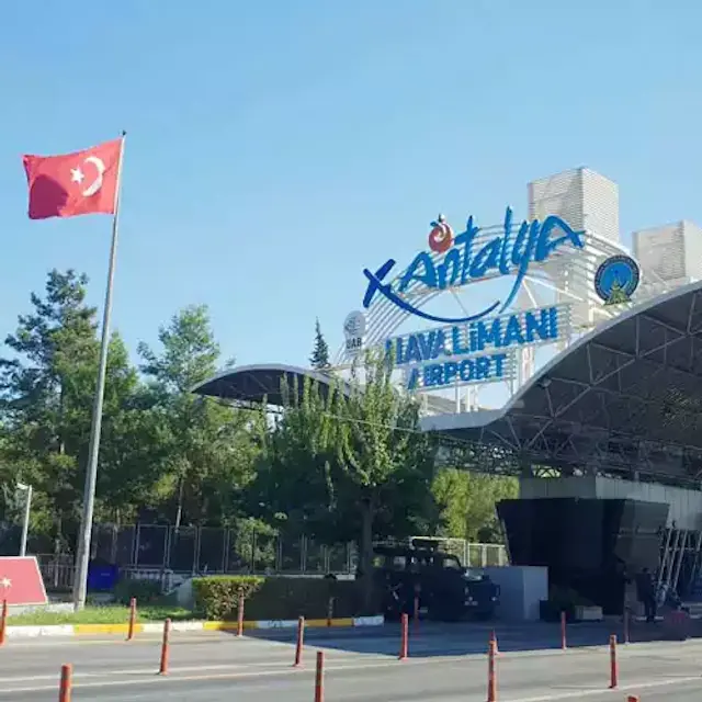 امکانات فرودگاه آنتالیا